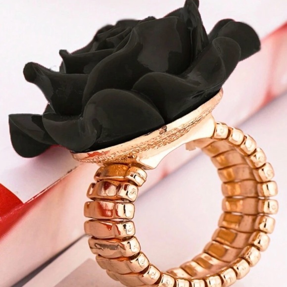 Elegant Black Rose Gold Ring - Picture 3 of 4